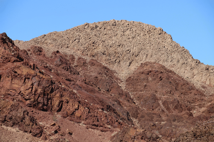 Photograph with annotations showing the Noonday dolomite cap carbonate comformably overlying the glaciogenic Kingston Peak diamictite.