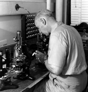 Photo of Bowen working over his pertrographic microscope